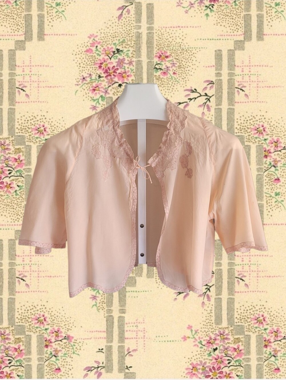Vintage 1940s Women's Pink Lace Trim